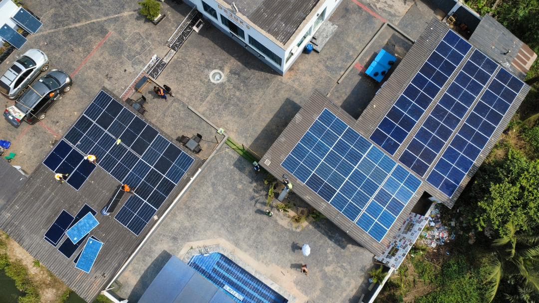 Luxury hotel off-grid solar system 80 kWh with 44 kVA inverter